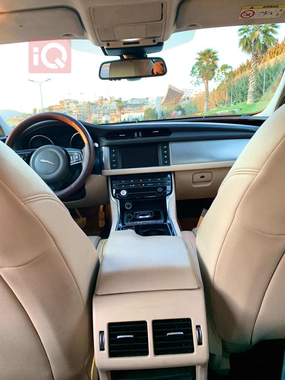 جاگوار XF